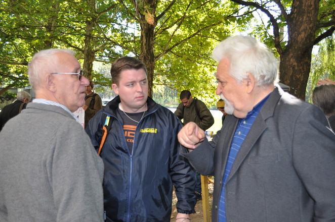 В центре - главы "Свободы" П. Юрлов