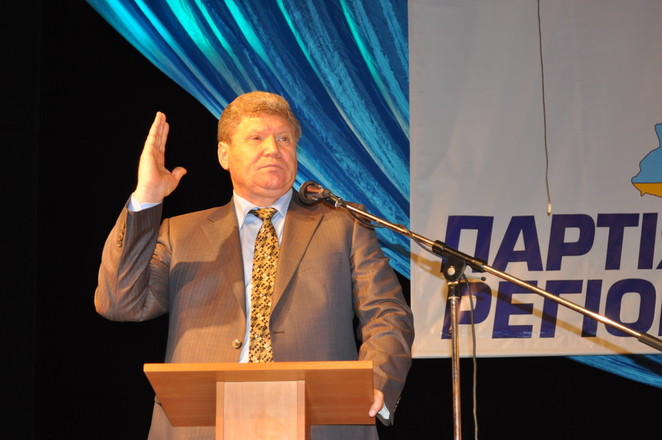 Н. Круглов голосует