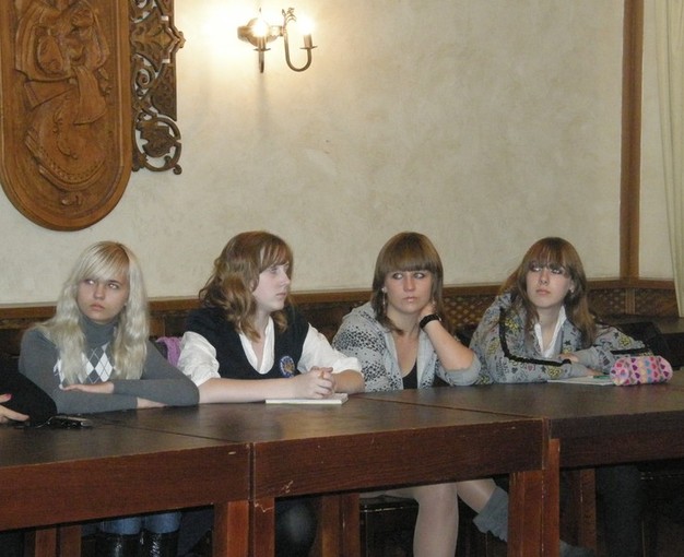 Представительницы школьного самоуправления 