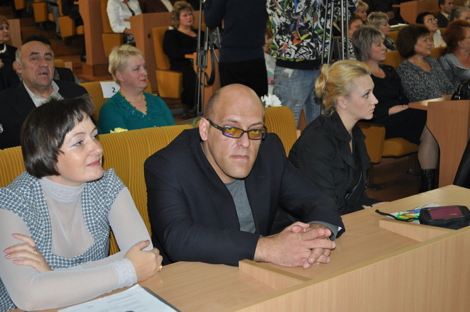 В центре - главврач облцентра здоровья