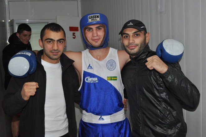 Николаевского боксера пришли поддержать друзья