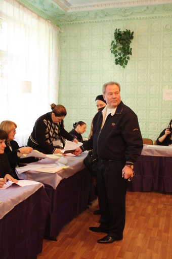 в ожидании выдачи бюллетеней