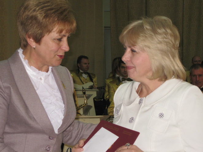 Очередь поздравлять дошла и к Т.Демченко