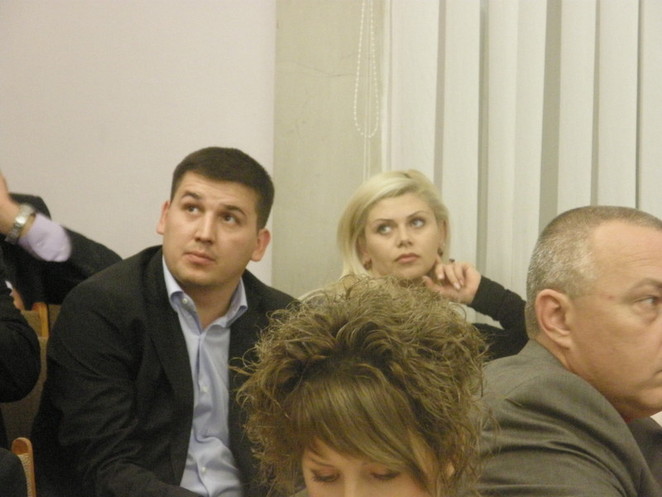 "Регионалка" Инга Шаповалова (Гаркуша) на заднем плане