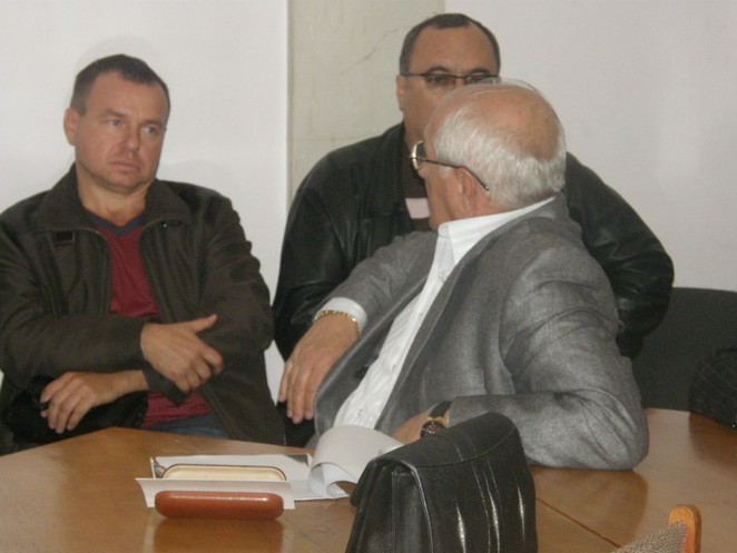 На первом плане - "регионал" Евгений Волохов