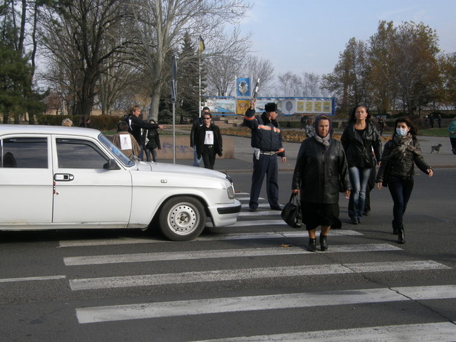 некоторые не могли подьехать к зданию облсовета