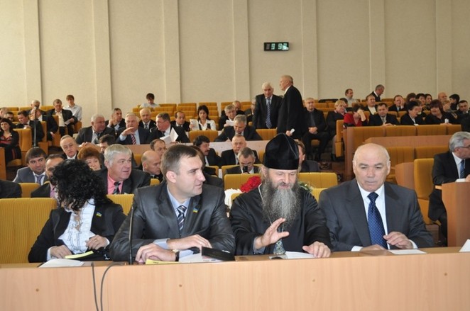 депутаты-"регионалы" Николай Жук, отец Варнава, Виктор Видяпин