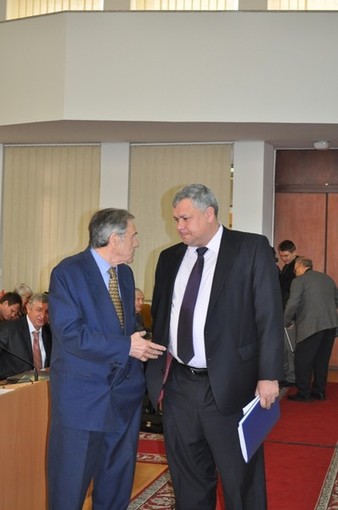 справа первый заместитель губернатора Геннадий Николенко