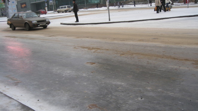 Такое "стекло" наблюдается практически на всех дорогах города