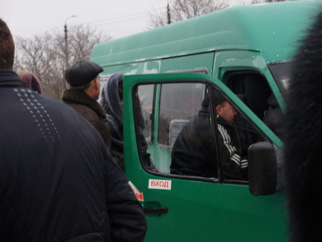 Процесс "утрамбовки" в маршрутку