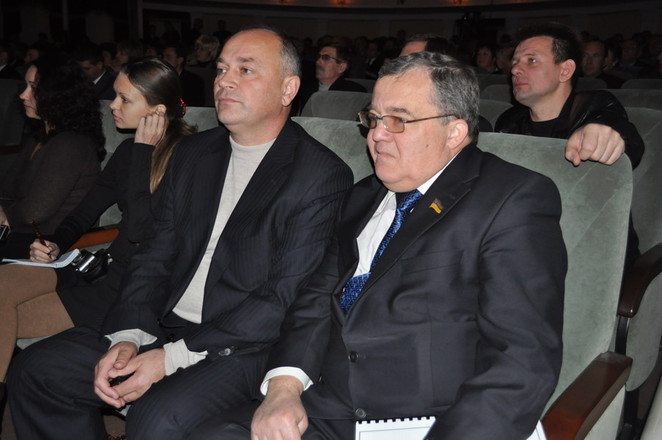 Заместитель главы ГНА в Николаевской области А. Бернацкий и секретарь горсовета В.Коренюгин