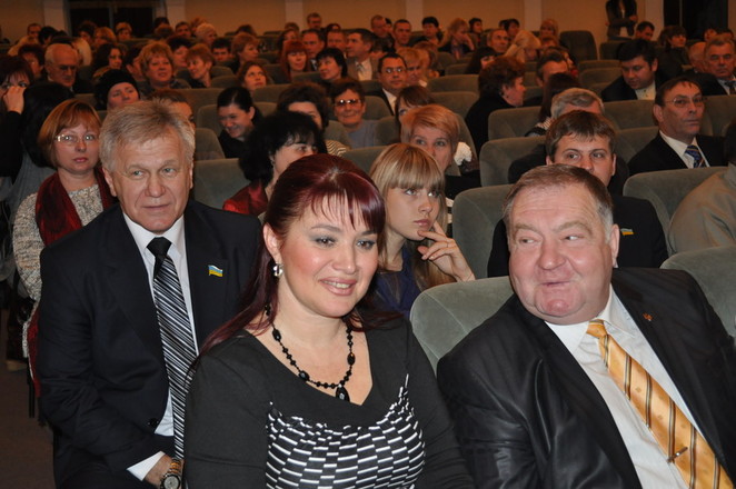 Н. Жайворонок: "Покажите это фото жене В. Устенко"