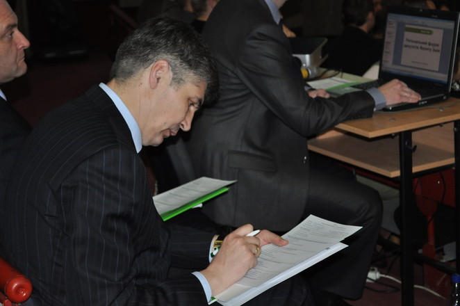 Депутат Николаевского городского совета А.Жолобецкий ответственно подошел к заполнению анкеты