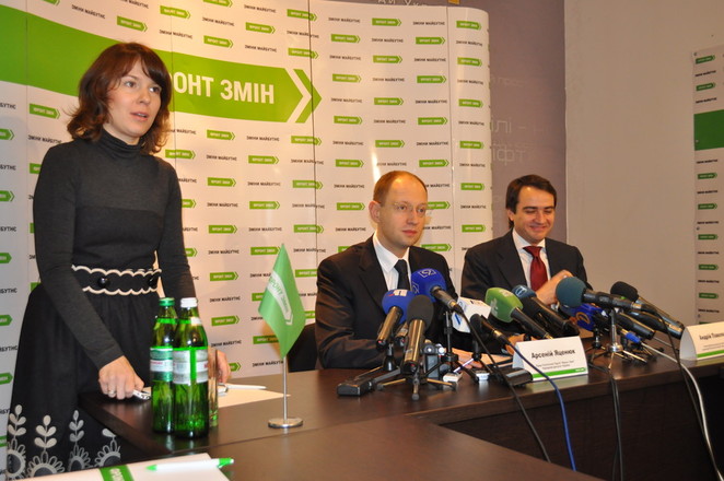 Лидер "Фронта Змін" Арсений Яценюк рассказывает о "Школе власти"