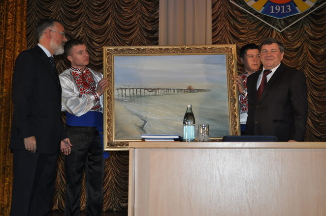 Подарок от Д. Табачника университету