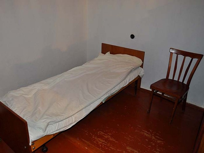 "Спартанские" условия николаевского пенсионера