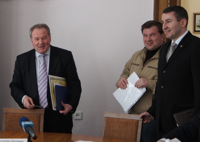 В.Чайка, судя по всему, был немножко шокирован просьбой