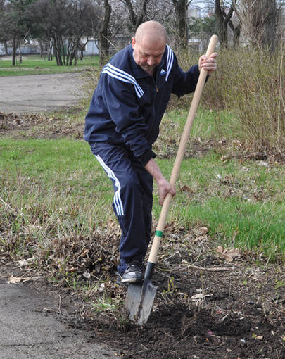 Директору театра, по его же словам, пришлось пропустить репетицию, чтобы прийти на субботник