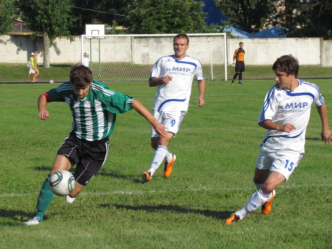 Сергей Гранковский рвется к воротам "Мира"