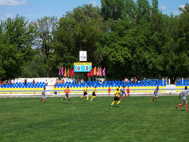на городском стадионе