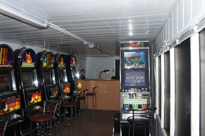 Игровой зал продолжает работу