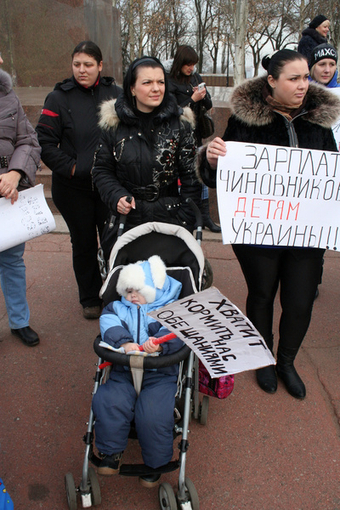 Мамы на акции протеста