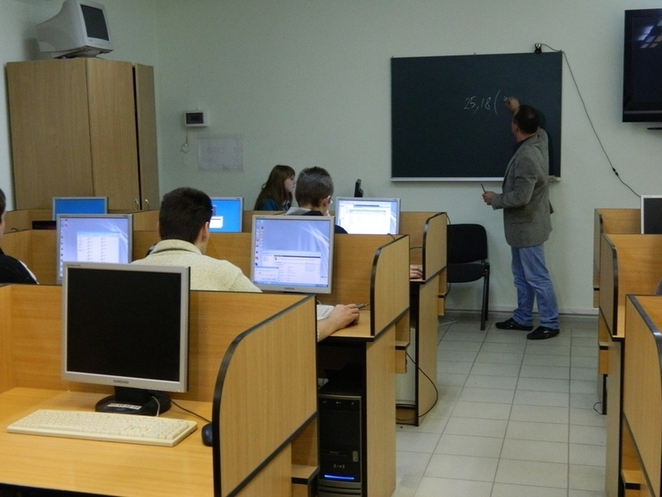 Одна из компьютеризированных аудиторий "Моилянки"