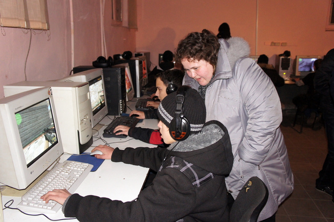 Несовершеннолетние в интернет-клубе