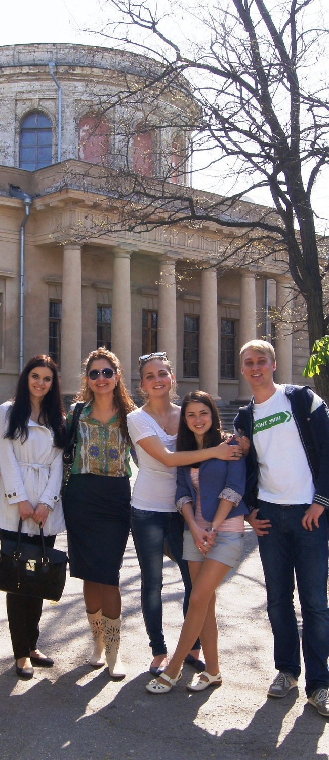 Депутат облсовета Оксана Янишевская вместе с молодежным крылом "Фронта Змін" Депутат облсовета Оксана Янишевская вместе с молодежным крылом "Фронта Змін"