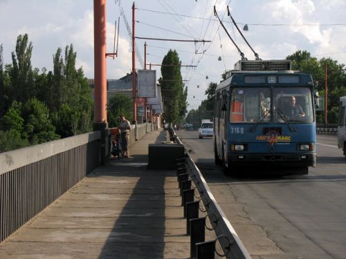 trolleybus-6-on-ingulskiy-bridge