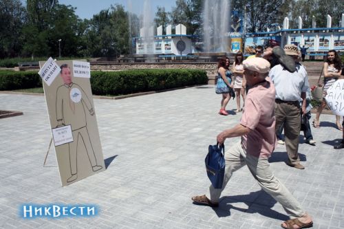 Ильченко швыряет кеды в Колисниченко