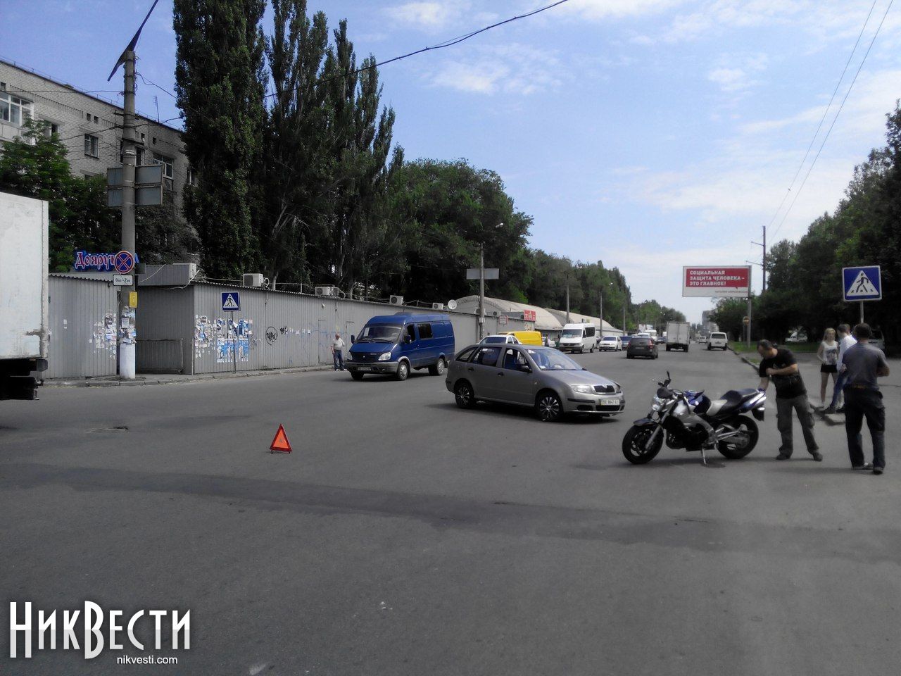 В Николаеве мотоциклист на большой скорости протаранил «Шкоду»