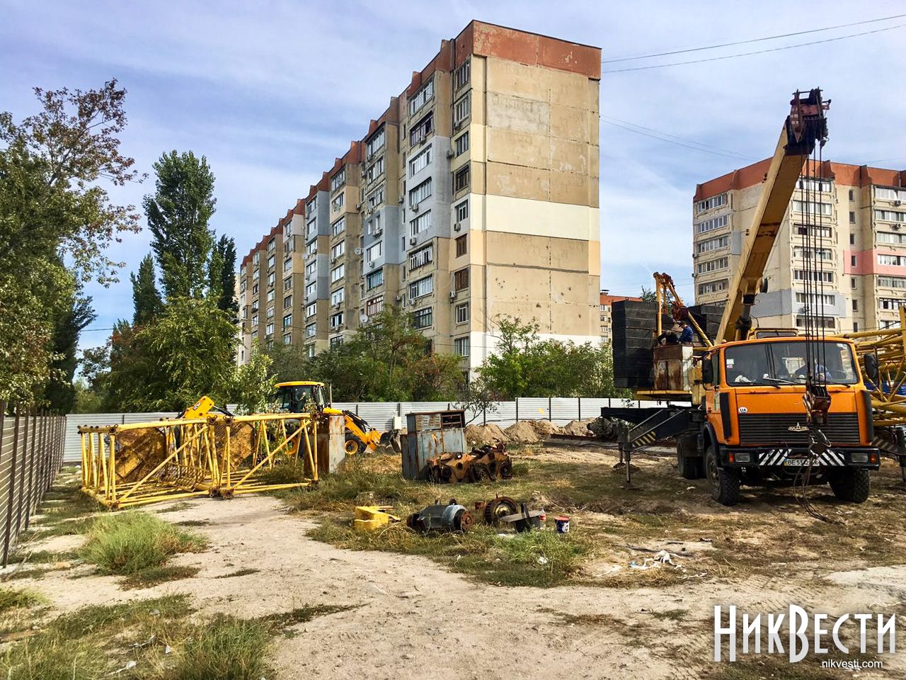 На месте взорвавшегося дома по Лазурной, 40 строят новый дом вместо парка,  который обещал Сенкевич