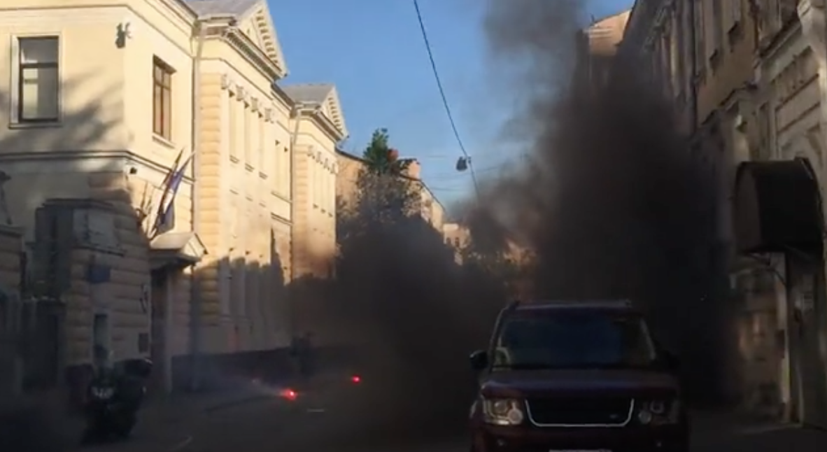 Посольство Латвии в Москве закидали дымовыми шашками — НикВести ...