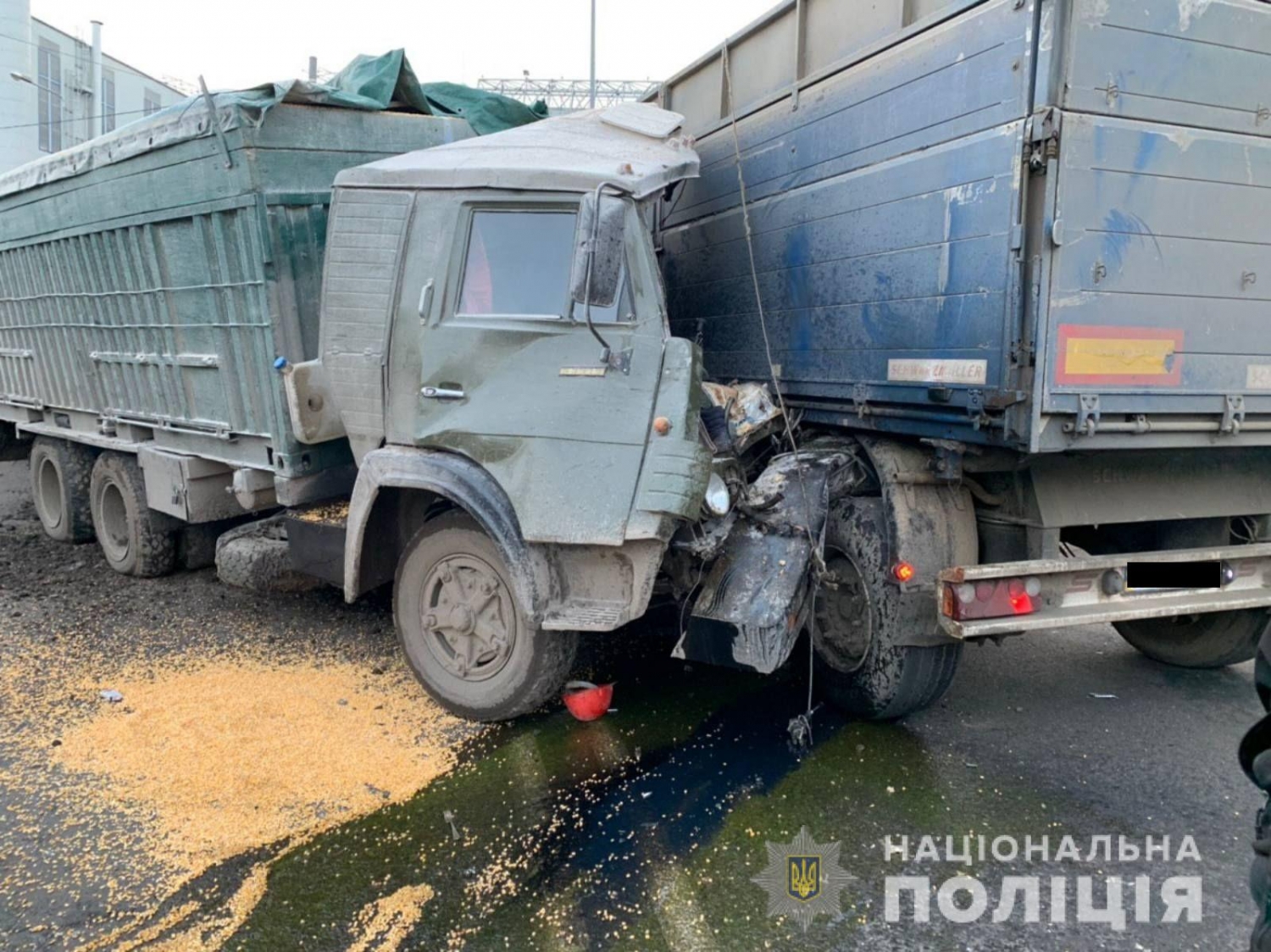 Столкнулись два камаза