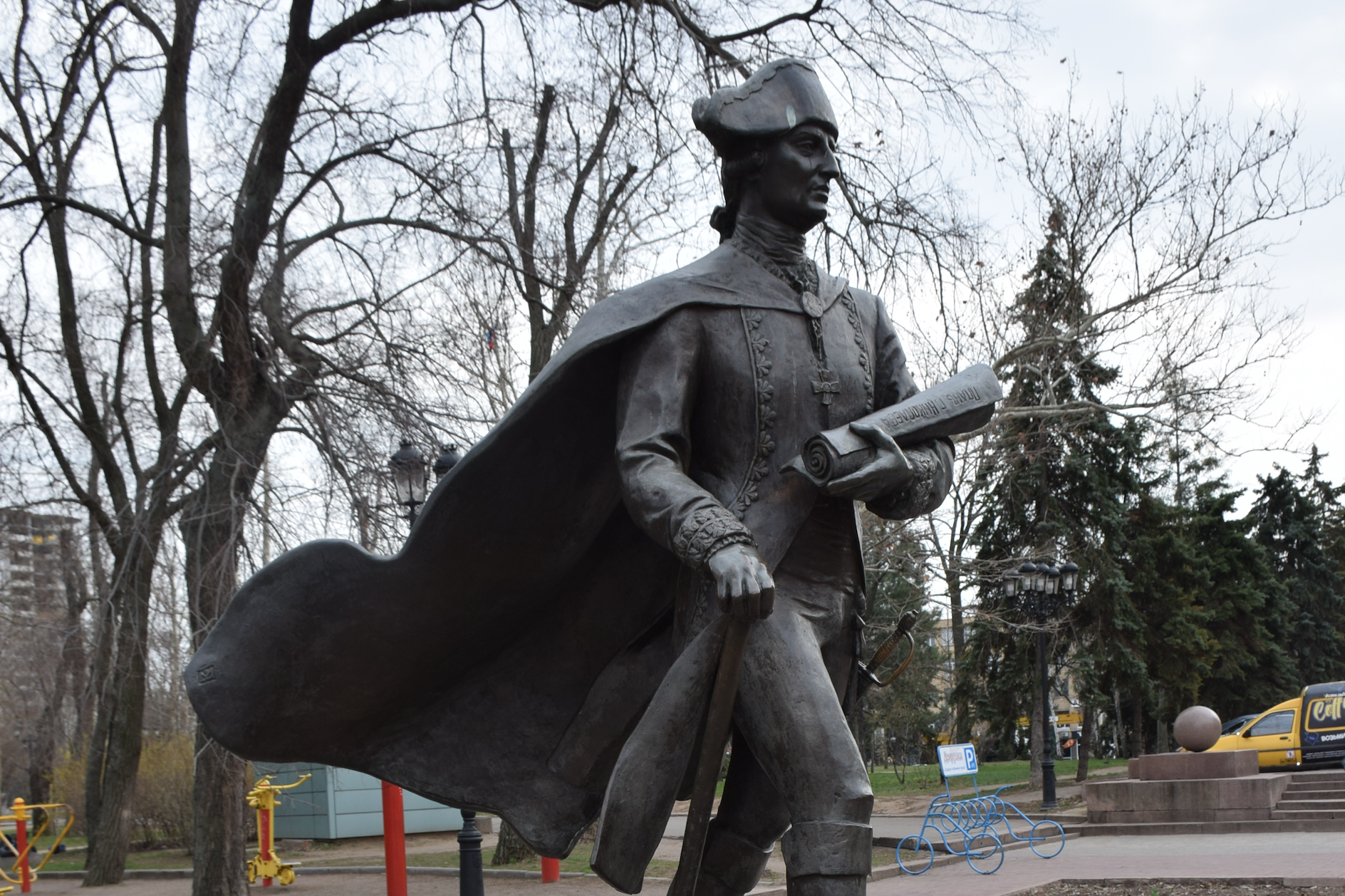 Первый памятник установили. А Г Николаев памятник. Памятник первому слову. Памятник Николаеву в Чернигове. Фалеев, Николай Иванович памятник в Москве-.