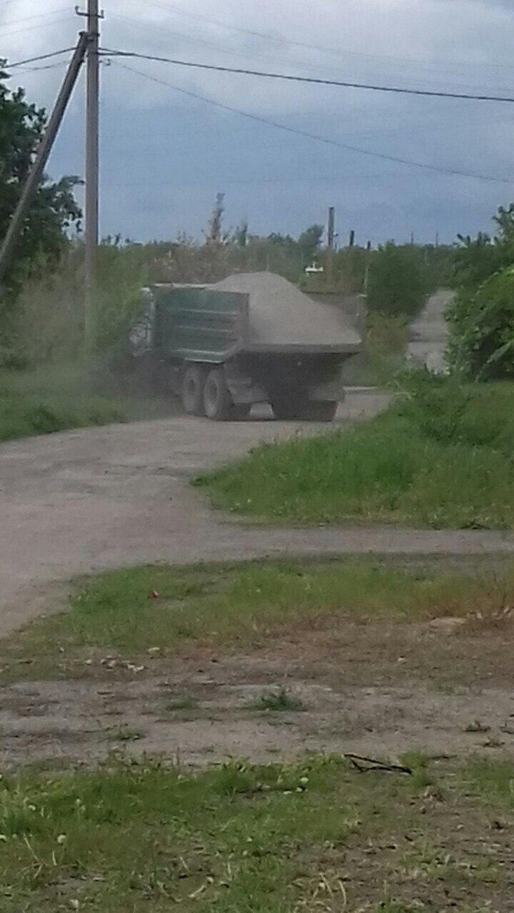 Это шум, гам, тарарам», — в Вознесенске в жилом квартале работает  подпольный цех по производству плитки