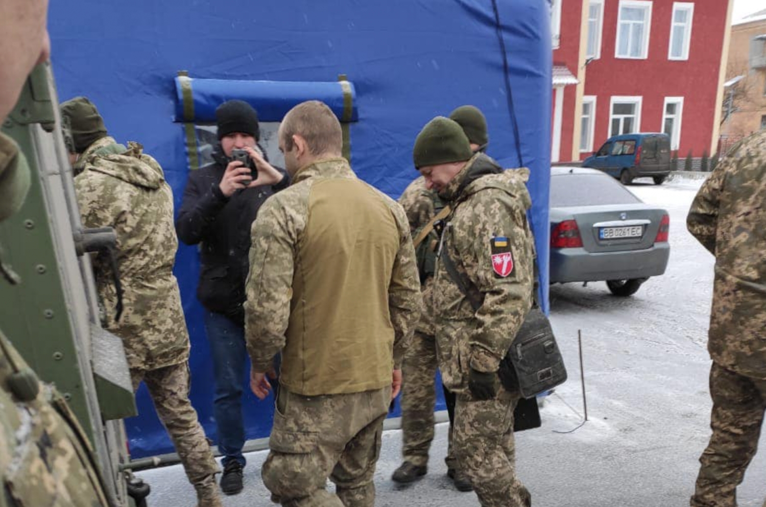 Видео пленных украинских солдат. Пленные украинские военные. Украинские военные в плену. Пленные украинские боевики ВСУ. Фото украинских пленных.