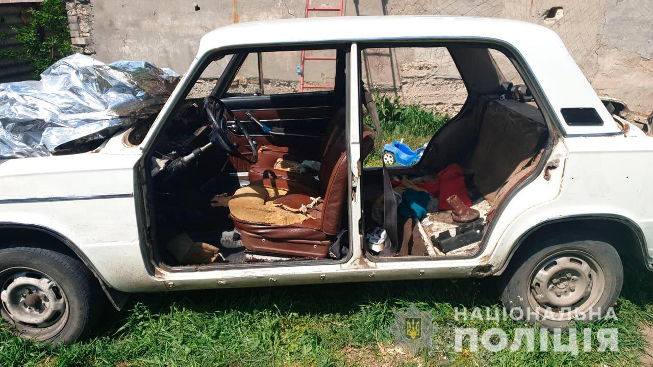 В Николаеве разыскали два угнанных ранее ВАЗ-2103, один автоворы уже успели  разобрать на запчасти