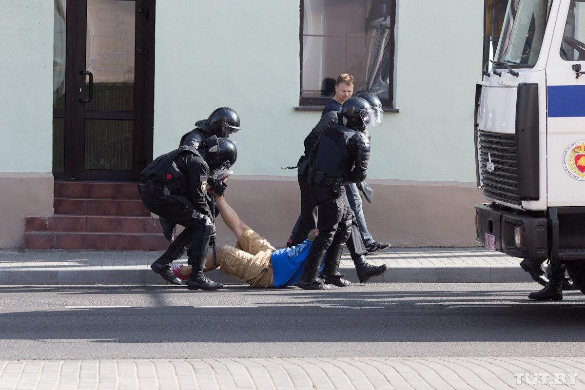 В Беларуси снова задерживают участников протестов