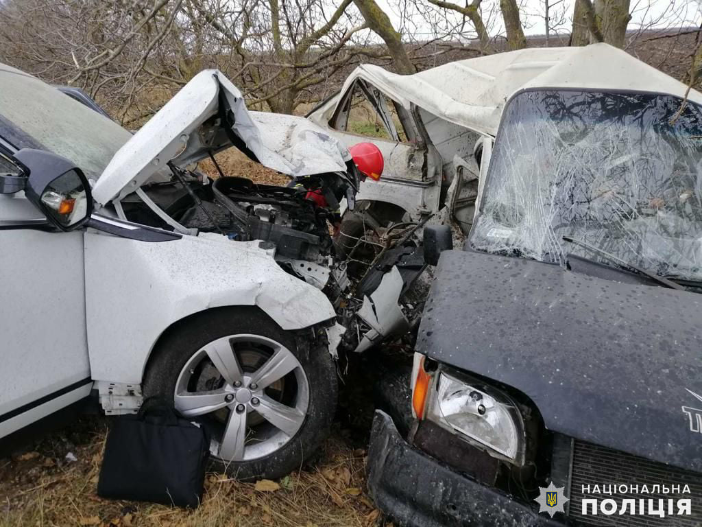 На трассе под Баштанкой 28-летний водитель Range Rover врезался в  микроавтобус – есть пострадавшие