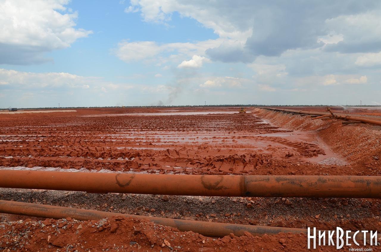 Глинисто солевой шлам. Угольный шлак. Глина. Буровые растворы. Глинистый буровой раствор.