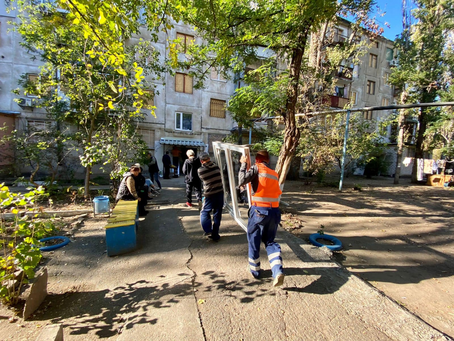 Волонтеры купили и установили окна и двери жителям еще одного разрушенного  россиянами дома в Николаеве, — Замазеева