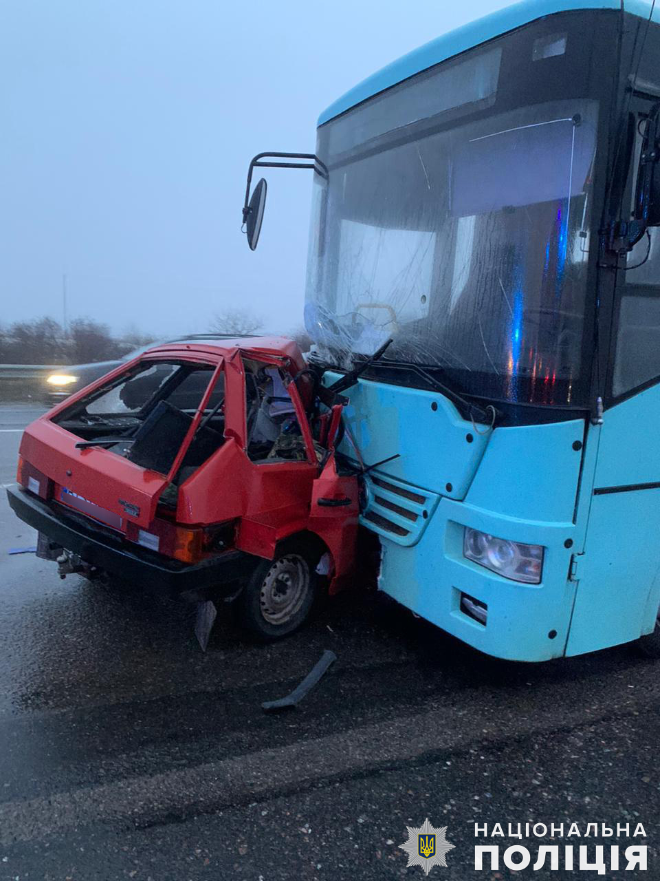 В Николаевской области автомобиль столкнулся с пассажирским автобусом —  пострадали 5 человек