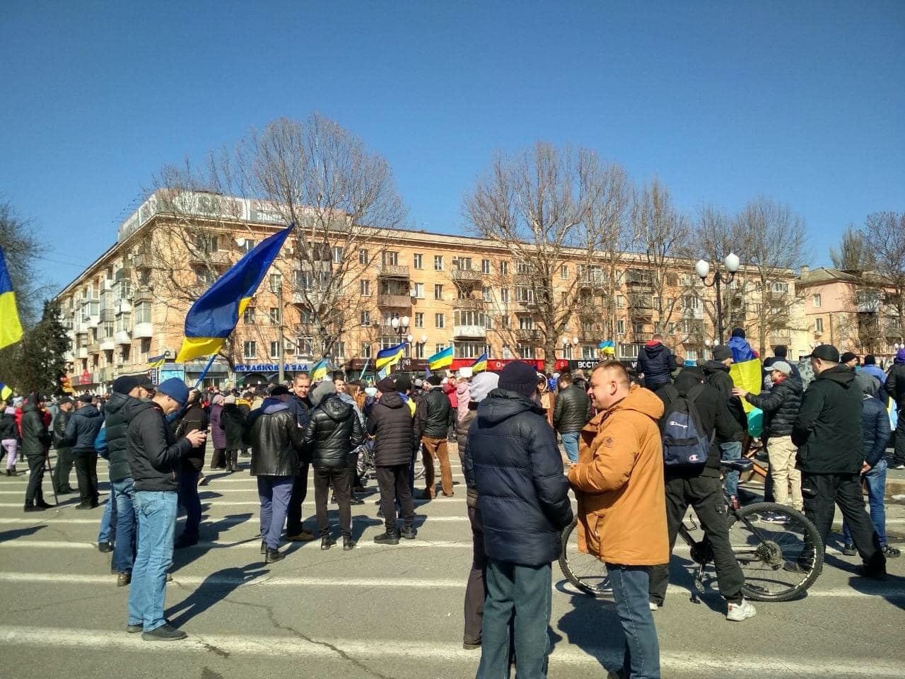 Херсон последние новости. Херсон Главная площадь. Митинг в Херсоне. Херсон это Россия митинг. Херсон люди.