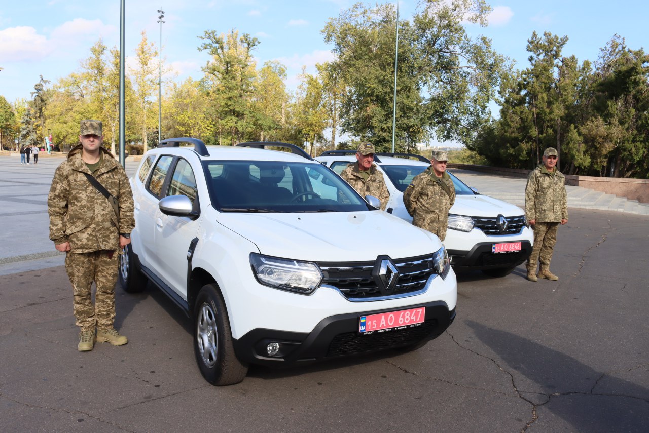 Николаев передал на нужды ВСУ автомобили, в которых нуждались военные