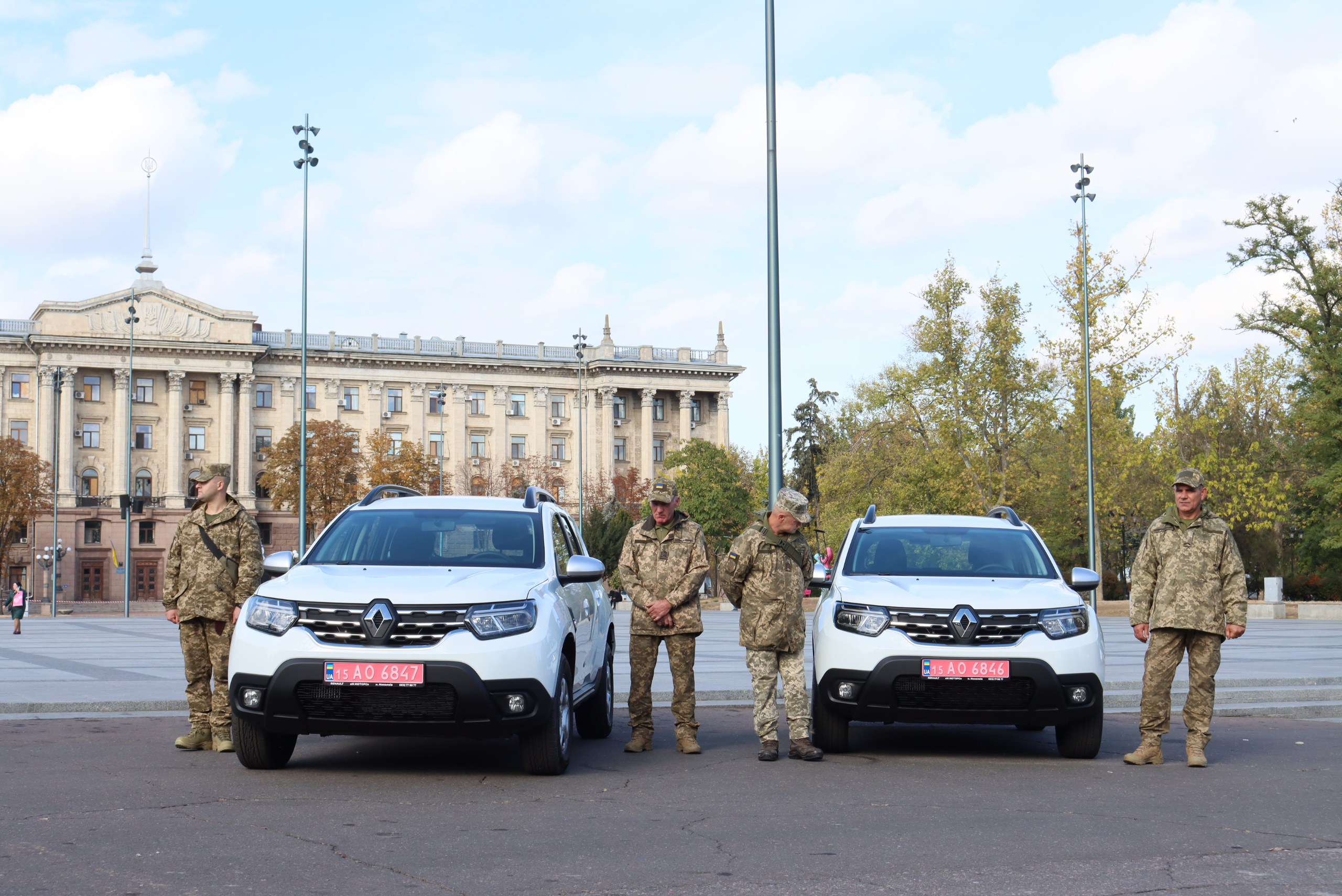 Николаев передал на нужды ВСУ автомобили, в которых нуждались военные