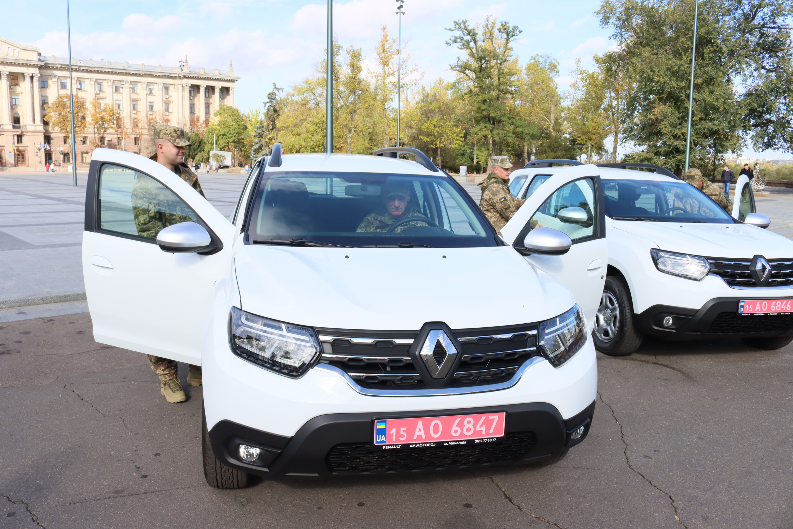 Николаев передал на нужды ВСУ автомобили, в которых нуждались военные