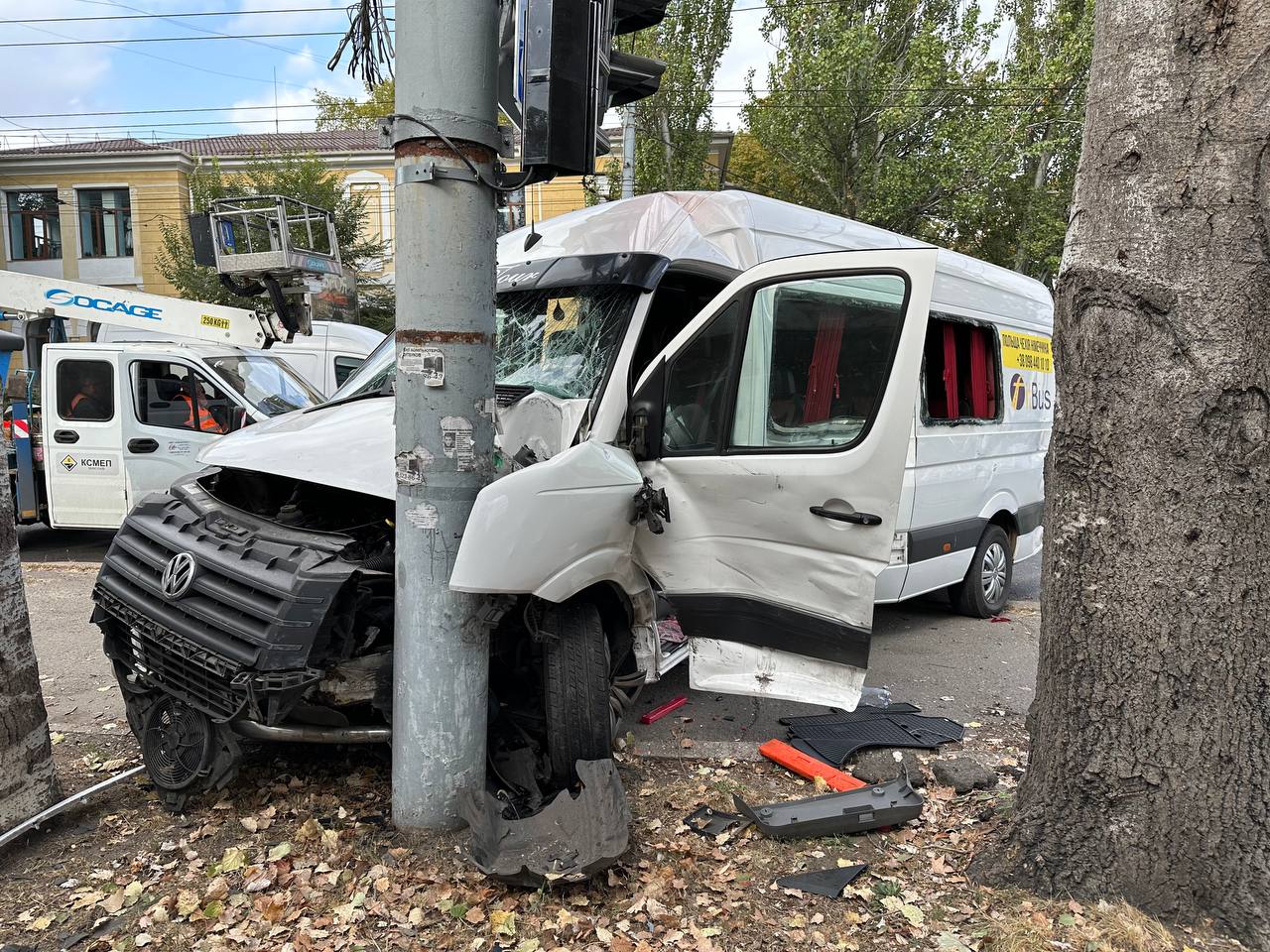 В центре Николаева столкнулись два микроавтобуса: пострадали восемь  человек, среди которых трое детей