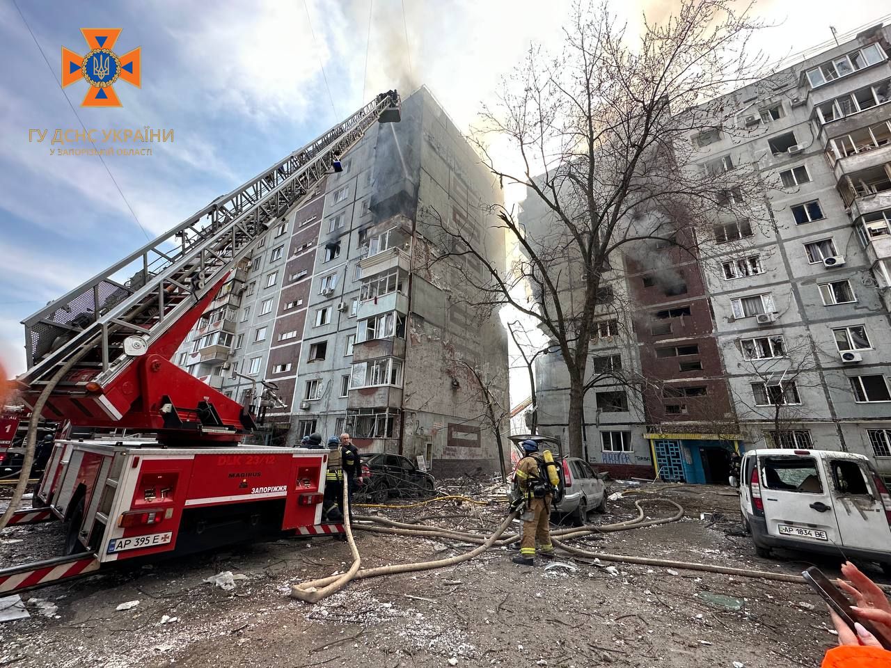 Ракетный удар по жилому дому в Запорожье: один человек погиб, пострадало 25